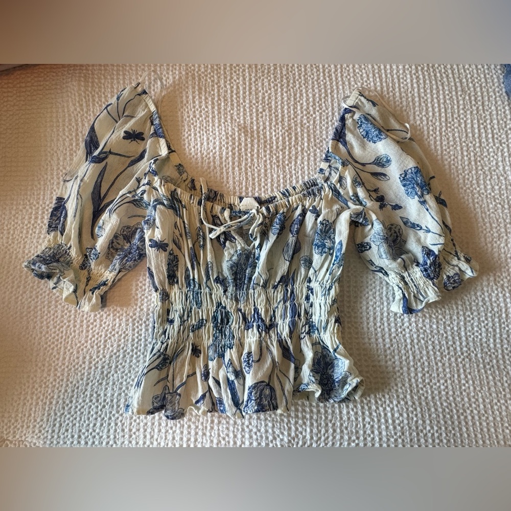 H&M blue and white top